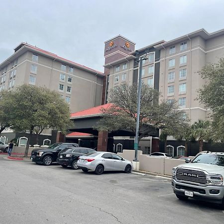 Отель La Quinta By Wyndham San Antonio Airport Экстерьер фото