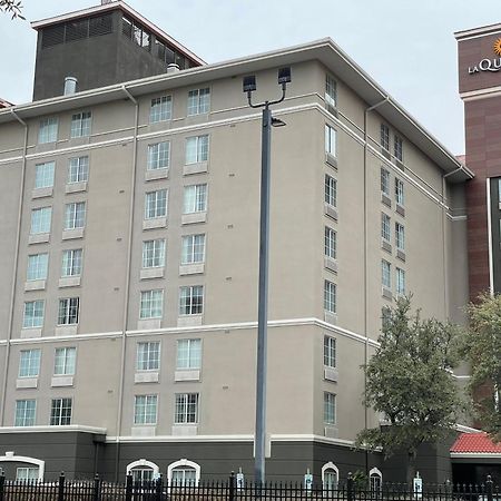 Отель La Quinta By Wyndham San Antonio Airport Экстерьер фото