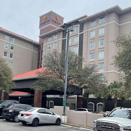 Отель La Quinta By Wyndham San Antonio Airport Экстерьер фото