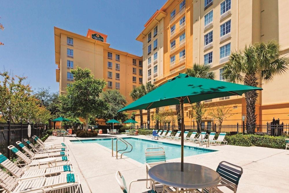Отель La Quinta By Wyndham San Antonio Airport Экстерьер фото