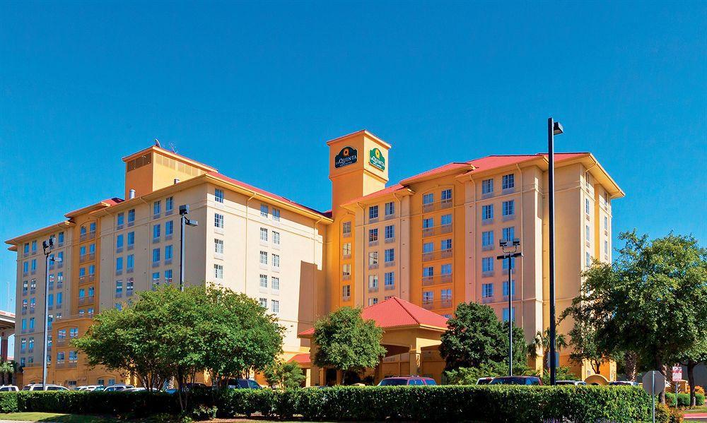 Отель La Quinta By Wyndham San Antonio Airport Экстерьер фото