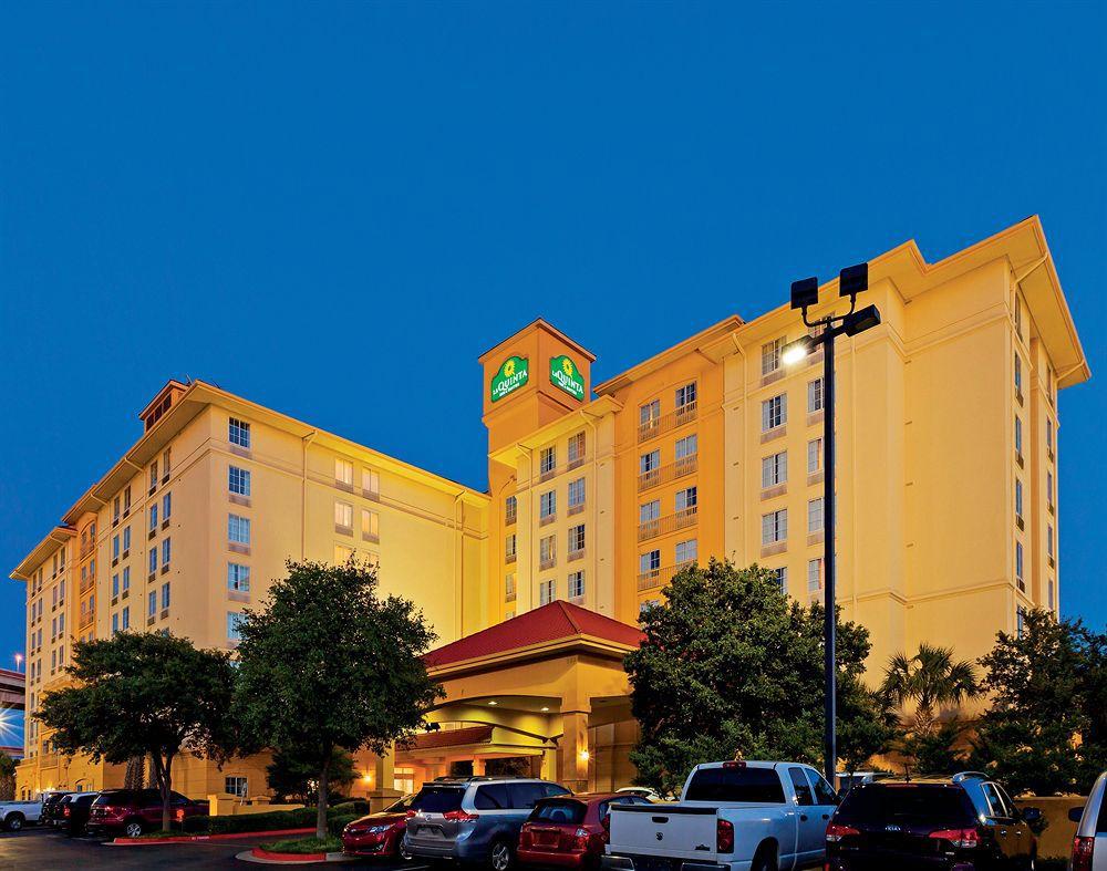 Отель La Quinta By Wyndham San Antonio Airport Экстерьер фото