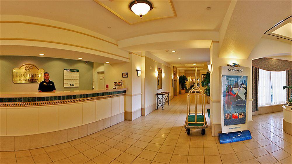 Отель La Quinta By Wyndham San Antonio Airport Экстерьер фото