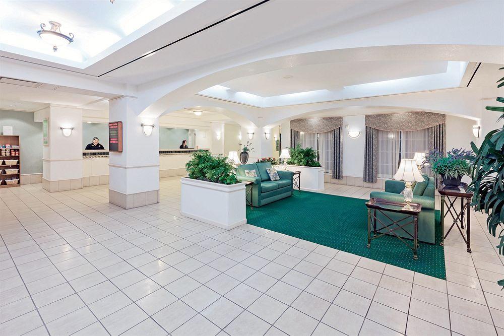 Отель La Quinta By Wyndham San Antonio Airport Экстерьер фото