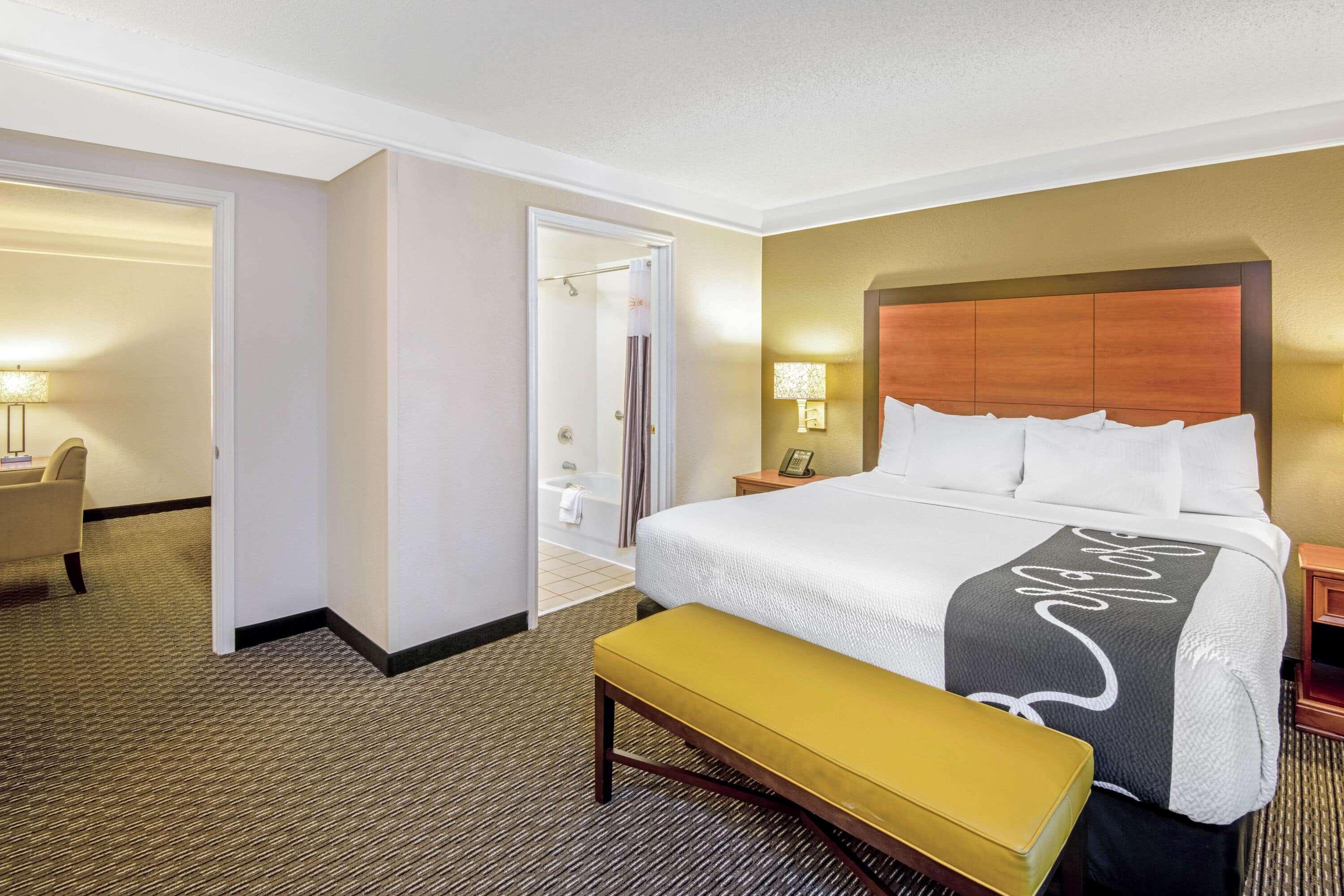 Отель La Quinta By Wyndham San Antonio Airport Экстерьер фото