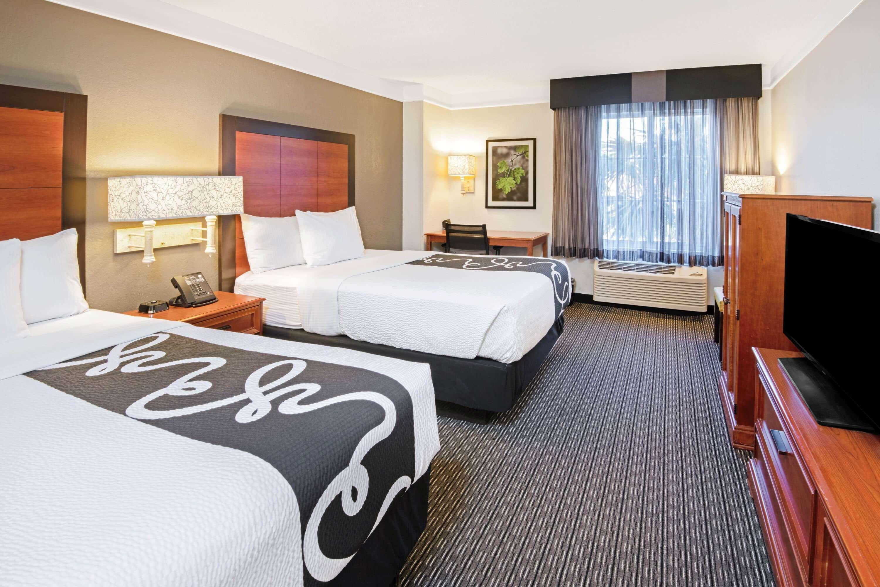Отель La Quinta By Wyndham San Antonio Airport Экстерьер фото
