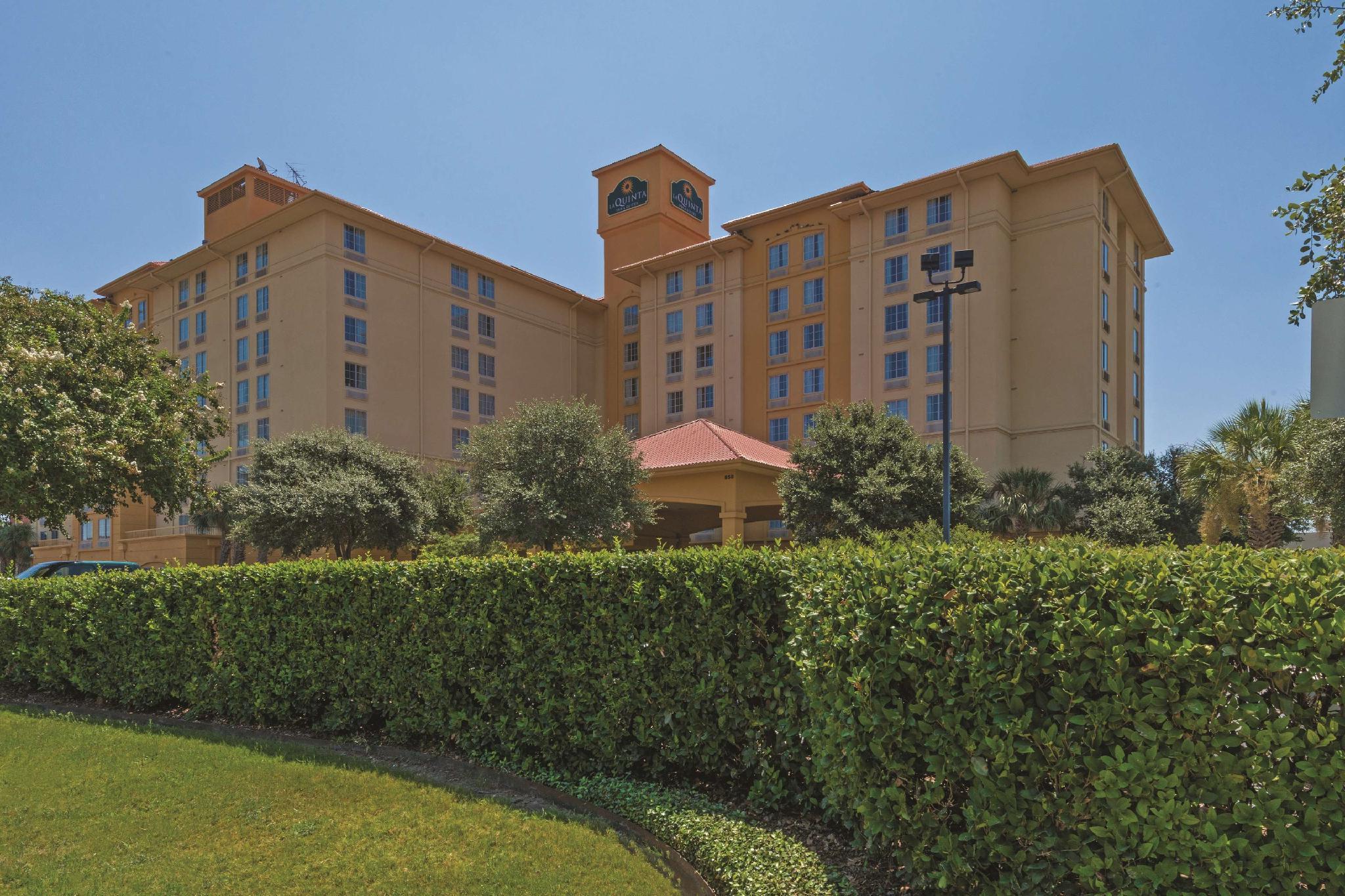 Отель La Quinta By Wyndham San Antonio Airport Экстерьер фото