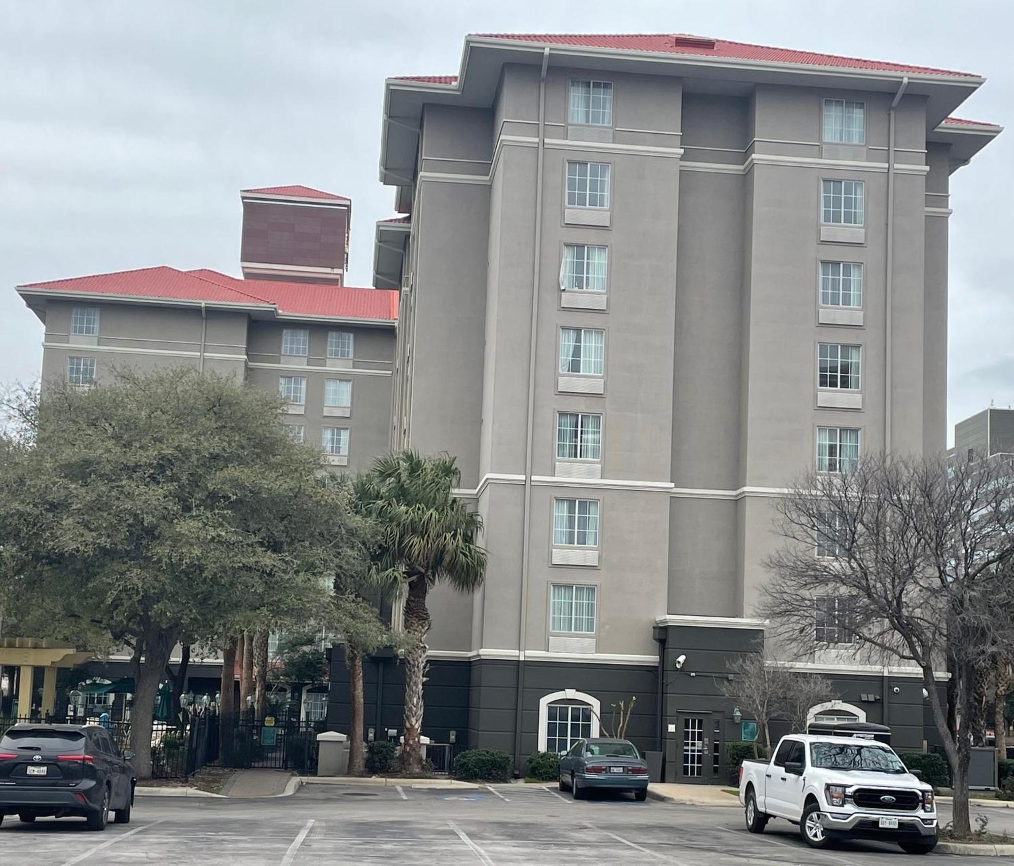Отель La Quinta By Wyndham San Antonio Airport Экстерьер фото