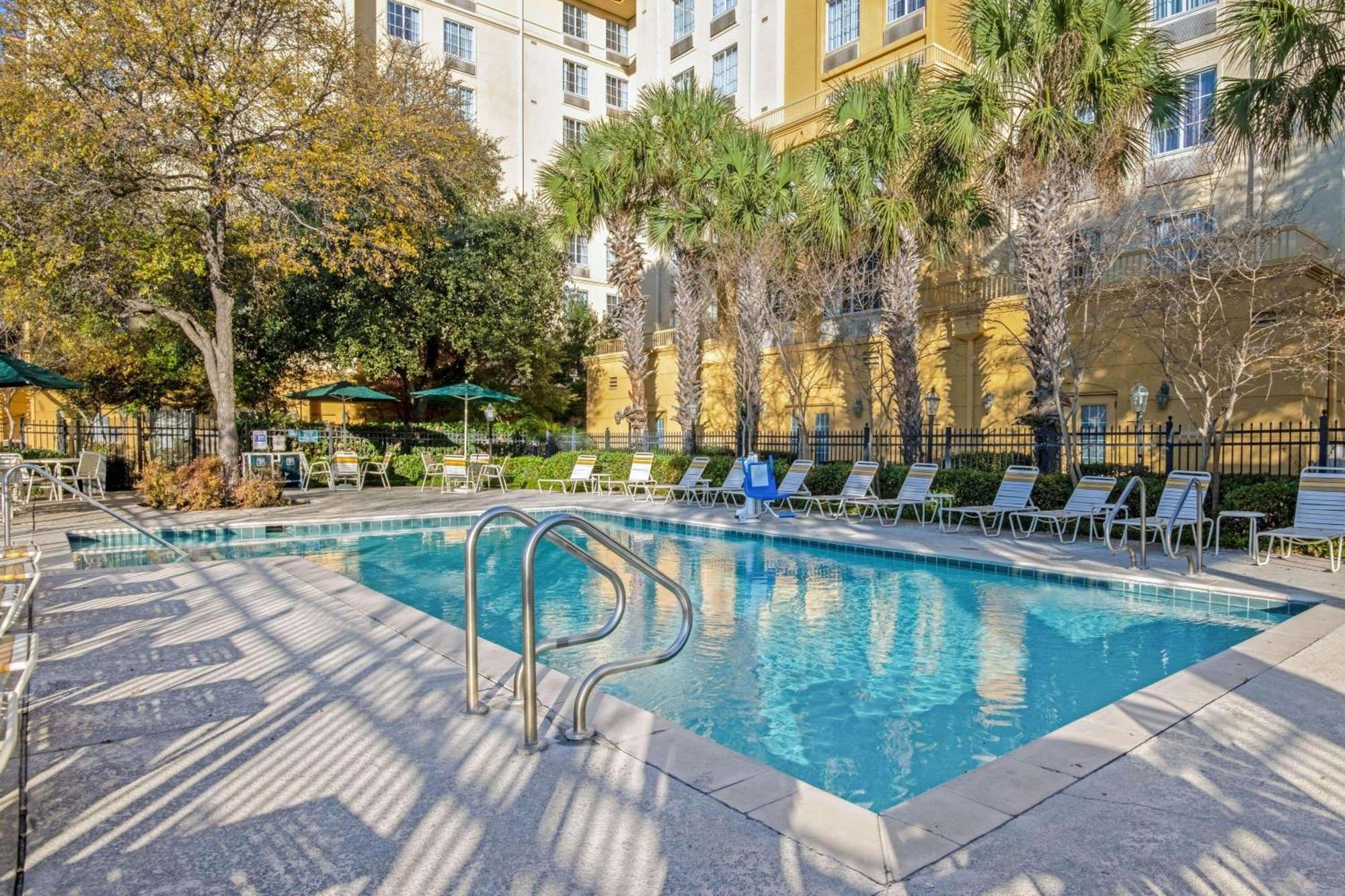 Отель La Quinta By Wyndham San Antonio Airport Экстерьер фото