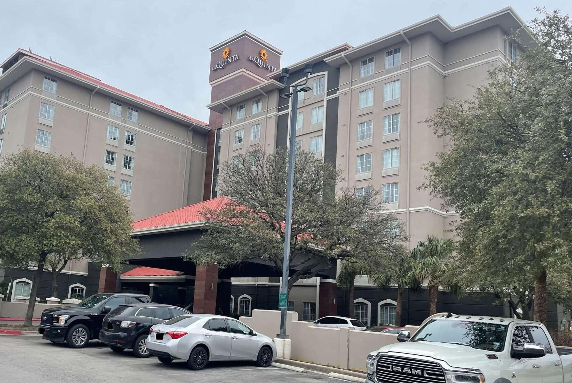 Отель La Quinta By Wyndham San Antonio Airport Экстерьер фото