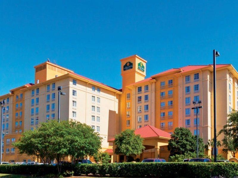 Отель La Quinta By Wyndham San Antonio Airport Экстерьер фото